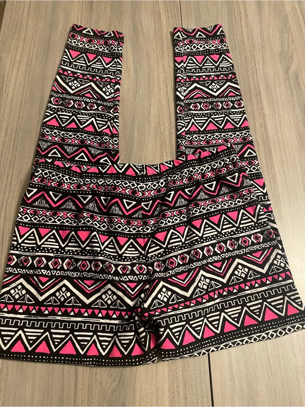 No Boundaries Pink Aztec Geometric Leggings – Size Medium (7-9)